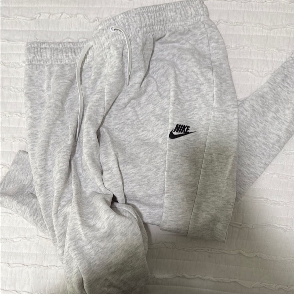 Nike Gray jogger sweatpants with Relaxed Fit and Elastic Waistband